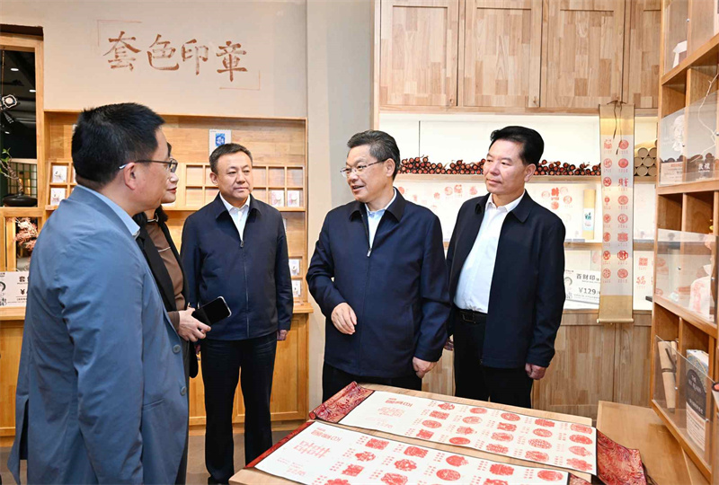 任振鹤在敦煌市调研时强调坚持以文化人以文惠民以文润城以文兴业 为经济社会高质量发展提供最基本最深沉最持久的力量 任振鹤在敦煌市调研时强调坚持以文化人以文惠民以文润城以文兴业 为经济社会高质量发展提供最基本最深沉最持久的力量